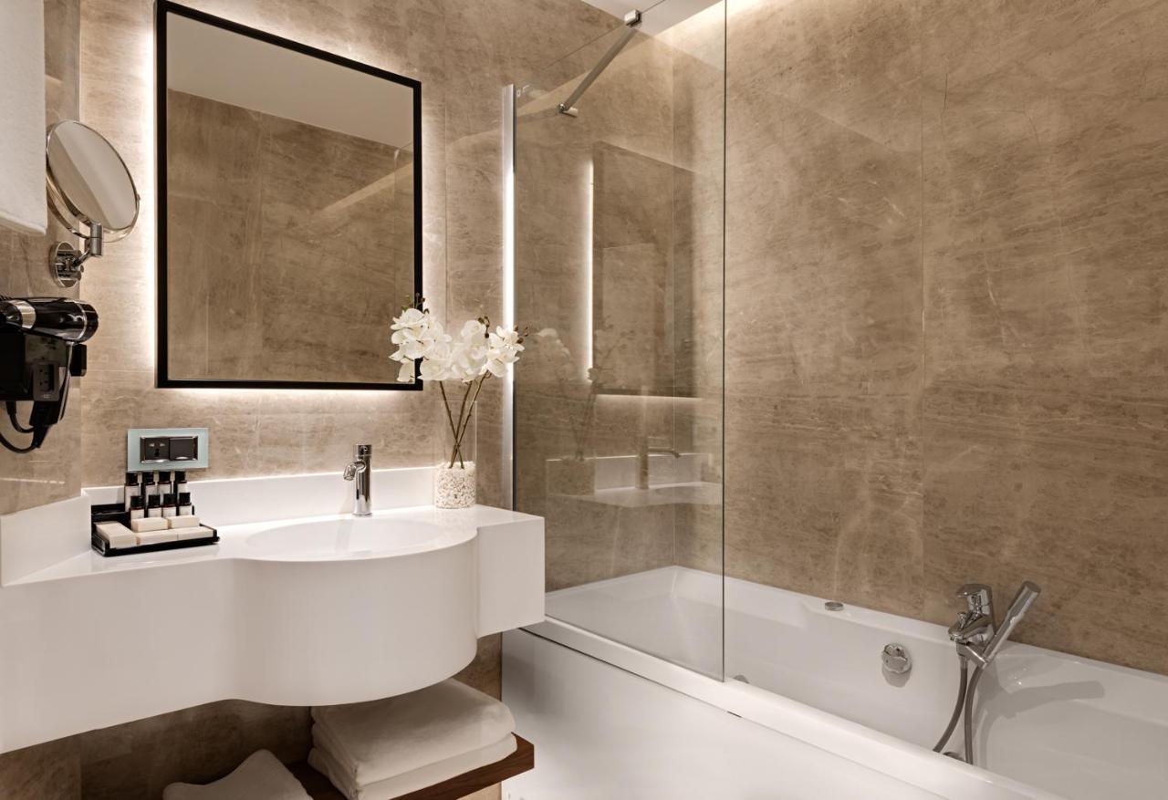 Gleam Collection Hotel 이스탄불 외부 사진 A shower screen