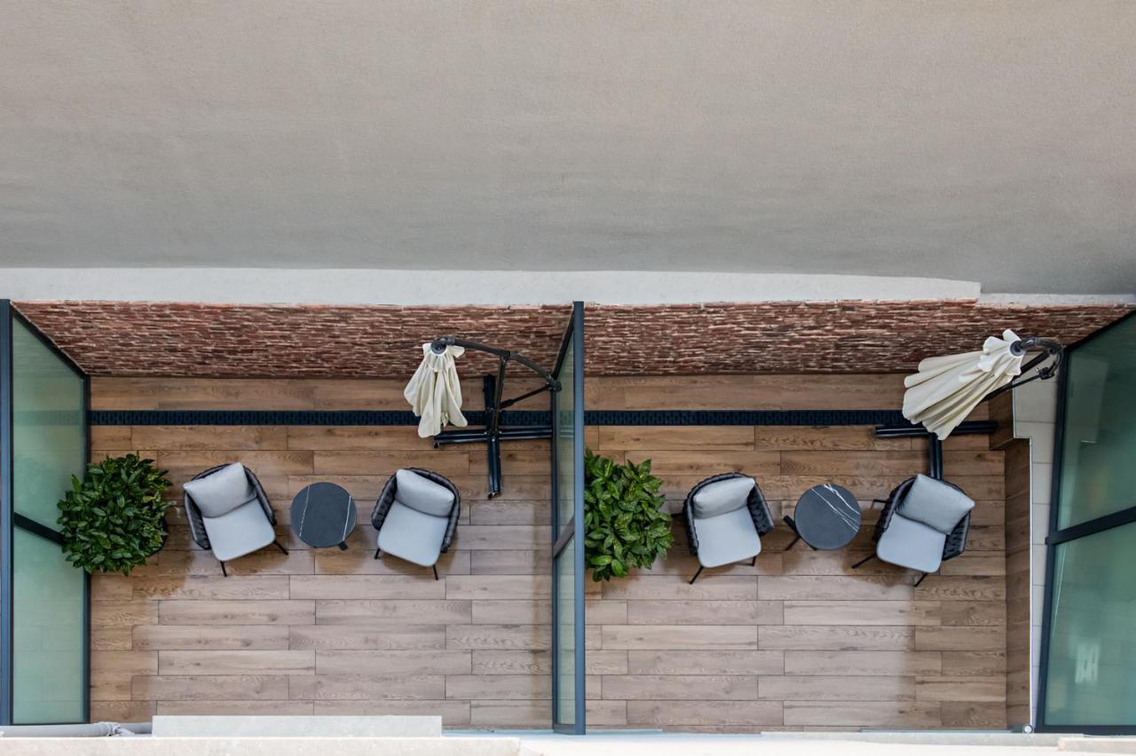 Gleam Collection Hotel 이스탄불 외부 사진 The balcony of a suite at the hotel