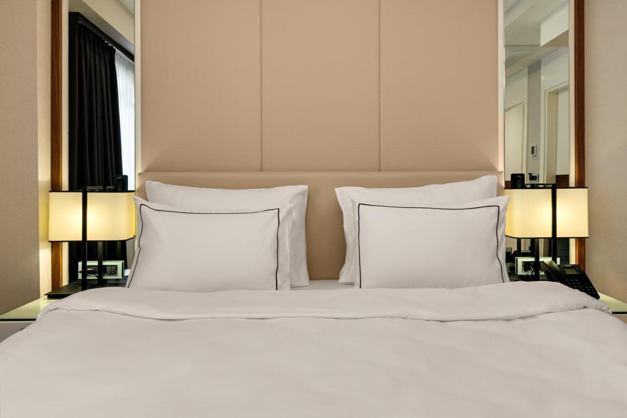 Gleam Collection Hotel 이스탄불 외부 사진 A bed with two pillows